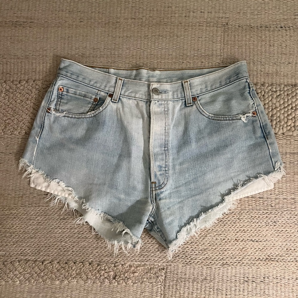 Levi’s Short Cutoff Shorts- Wedgie Cut